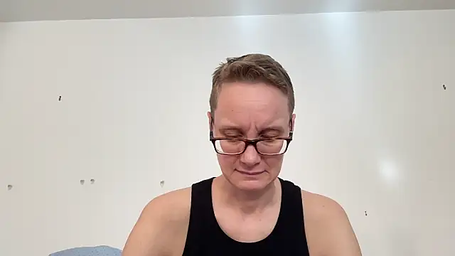 Snapshot of LeahWilde chatting on 02/05/25, 03:42 LeahWilde online show from 02/05/25, 03:42