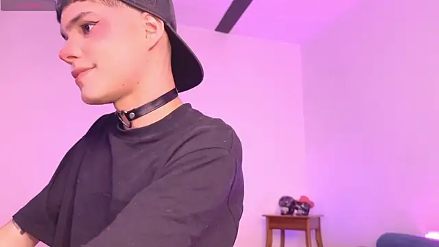 Varya Ferreira online show from 03/04/25, 07:19