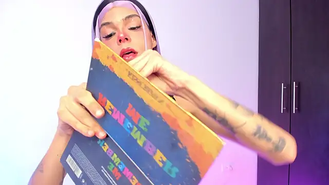 Varya Ferreira online show from 10/08/25, 12:47