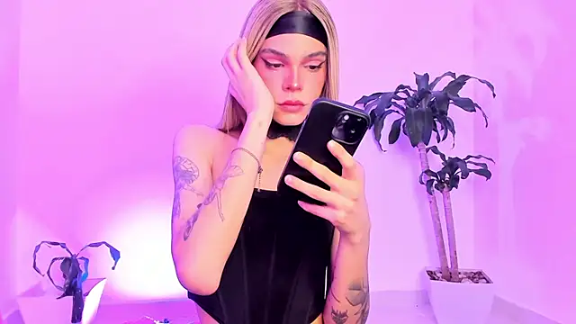 Snapshot of Varya_Ferreira chatting on 04/22/26, 11:01 Varya Ferreira online show from 04/22/26, 11:01