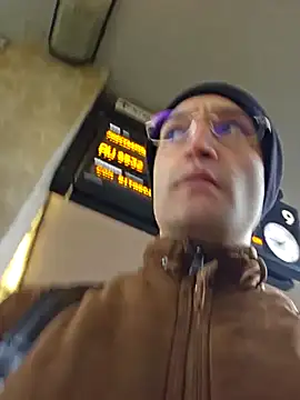 Snapshot of enricso chatting on 02/14/25, 12:47 enricso online show from 02/14/25, 12:47