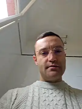 Snapshot of enricso chatting on 02/17/25, 02:15 enricso online show from 02/17/25, 02:15