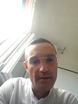 Snapshot of enricso chatting on 09/11/25, 12:16 enricso online show from 09/11/25, 12:16