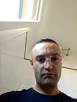 Snapshot of enricso chatting on 10/13/25, 08:25 enricso online show from 10/13/25, 08:25