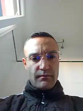 Snapshot of enricso chatting on 10/18/25, 06:48 enricso online show from 10/18/25, 06:48