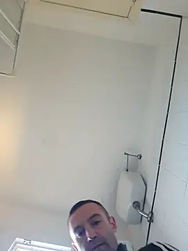 Snapshot of enricso chatting on 10/23/25, 08:35 enricso online show from 10/23/25, 08:35