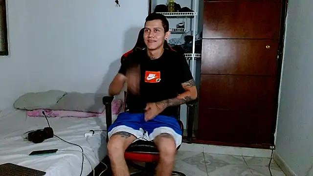 Snapshot of dickmaximum chatting on 02/10/26, 04:33 dickmaximum online show from 02/10/26, 04:33