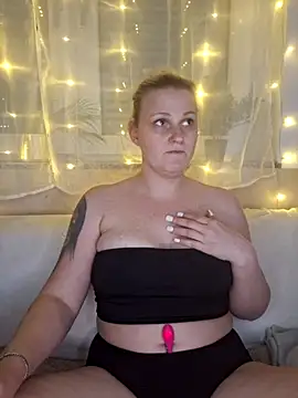 Snapshot of Nini_beab chatting on 04/19/26, 09:39 Nini beab online show from 04/19/26, 09:39