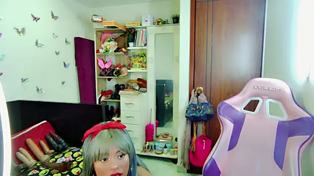 Snapshot of Naasha_ chatting on 10/11/25, 11:14 Naasha  online show from 10/11/25, 11:14