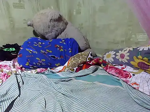 Snapshot of Alora-shine chatting on 03/22/25, 02:36 Alora-shine online show from 03/22/25, 02:36