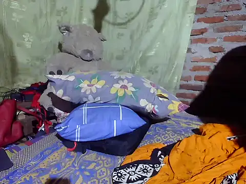 Snapshot of Alora-shine chatting on 04/01/26, 06:49 Alora-shine online show from 04/01/26, 06:49