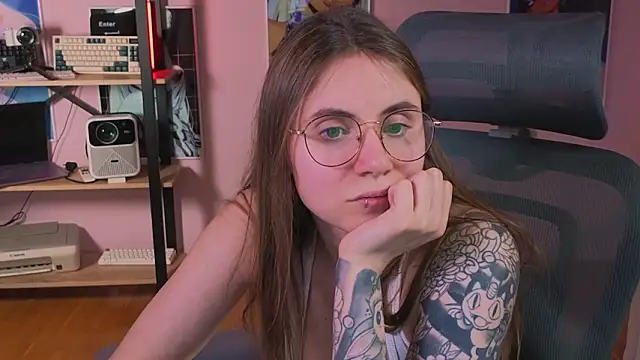 Snapshot of _AnnaStark_ chatting on 03/07/26, 08:17 AnnaStark online show from 03/07/26, 08:17