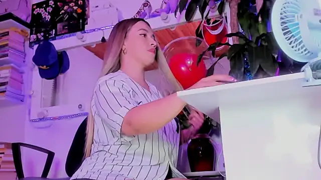 Snapshot of _asscutebig_ chatting on 02/22/26, 04:57 asscutebig online show from 02/22/26, 04:57