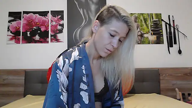 Naschkatze01 online show from 10/28/25, 07:34