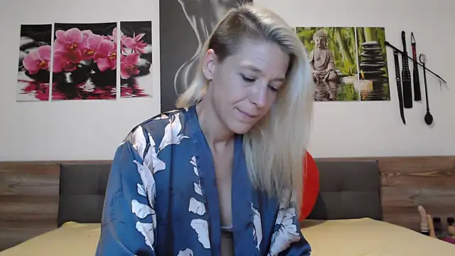 Naschkatze01 online show from 10/29/25, 07:48