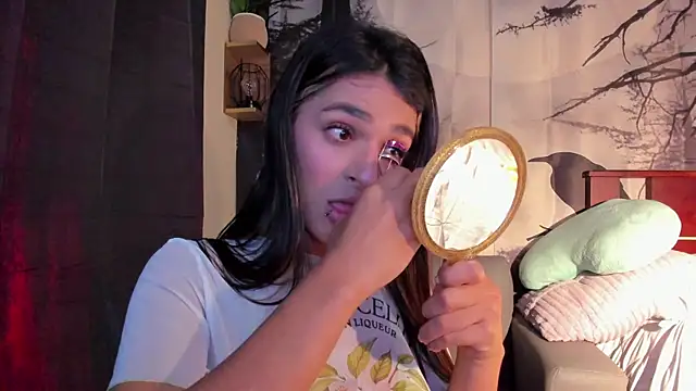 Snapshot of annyluna1 chatting on 12/15/25, 11:42 annyluna1 online show from 12/15/25, 11:42