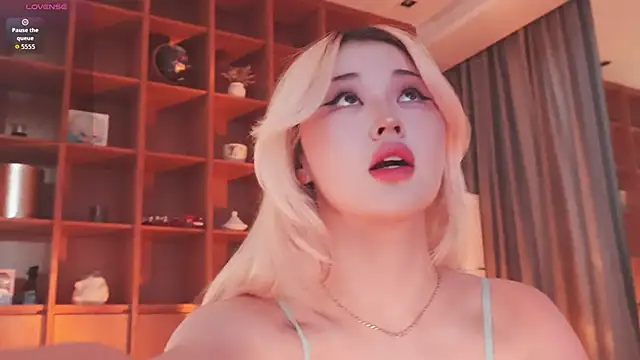 Snapshot of hyun_chia chatting on 01/18/26, 03:43 hyun chia online show from 01/18/26, 03:43