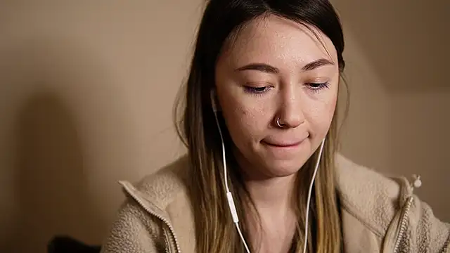 Snapshot of chibi_moon_ chatting on 01/10/25, 08:15 chibi moon online show from 01/10/25, 08:15