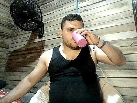 Snapshot of Arcangel_05 chatting on 04/12/26, 04:50 Arcangel 05 online show from 04/12/26, 04:50