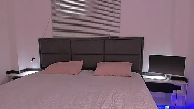 Snapshot of GiaFaaris chatting on 12/14/24, 08:40 GiaFaaris online show from 12/14/24, 08:40