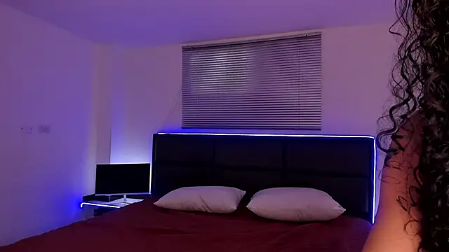 Snapshot of GiaFaaris chatting on 02/15/25, 05:07 GiaFaaris online show from 02/15/25, 05:07