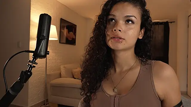 Snapshot of GiaFaaris chatting on 10/24/25, 03:08 GiaFaaris online show from 10/24/25, 03:08