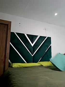 Snapshot of SweetAppleCandyxx chatting on 12/18/25, 06:52 SweetAppleCandyxx online show from 12/18/25, 06:52