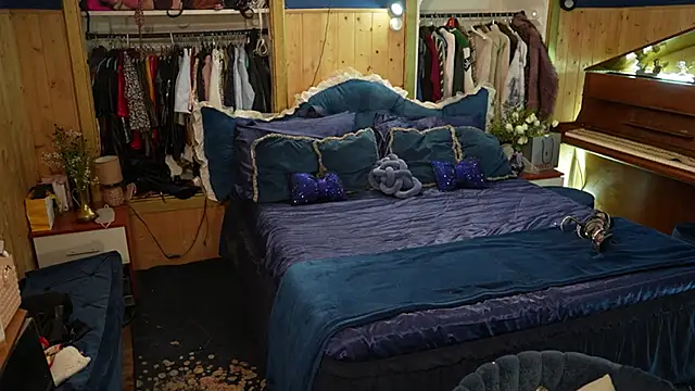 Snapshot of VanessaDoyle chatting on 10/26/25, 11:49 VanessaDoyle online show from 10/26/25, 11:49