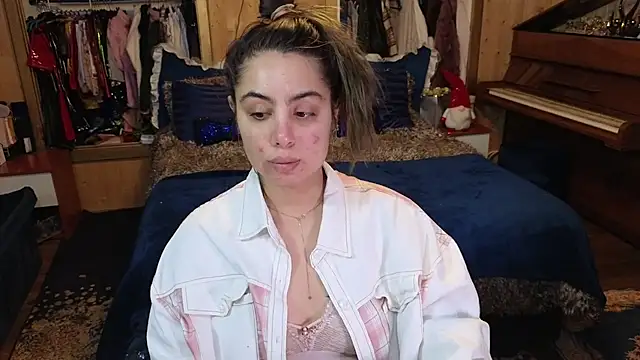 Snapshot of VanessaDoyle chatting on 12/04/25, 05:10 VanessaDoyle online show from 12/04/25, 05:10