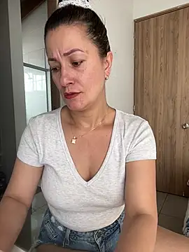 Snapshot of Verito_hot chatting on 03/06/26, 07:32 Verito hot online show from 03/06/26, 07:32