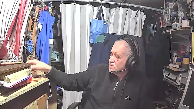 Snapshot of nonnomaturobisex chatting on 01/24/25, 11:04 nonnomaturobisex online show from 01/24/25, 11:04