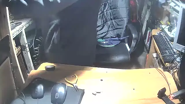 Snapshot of nonnomaturobisex chatting on 02/21/25, 12:06 nonnomaturobisex online show from 02/21/25, 12:06