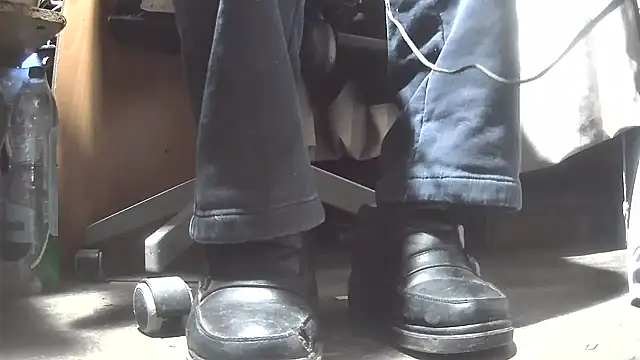 Snapshot of nonnomaturobisex chatting on 02/25/25, 05:58 nonnomaturobisex online show from 02/25/25, 05:58