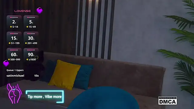 Snapshot of Holl1Would chatting on 02/26/25, 07:38 Holl1Would online show from 02/26/25, 07:38