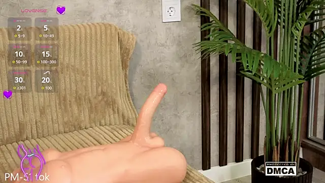 Snapshot of Holl1Would chatting on 03/09/26, 07:56 Holl1Would online show from 03/09/26, 07:56