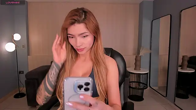 Snapshot of LexieWayne chatting on 03/24/26, 06:24 LexieWayne online show from 03/24/26, 06:24