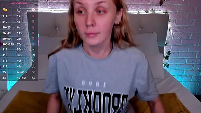 LianaFord online show from 12/04/25, 11:02