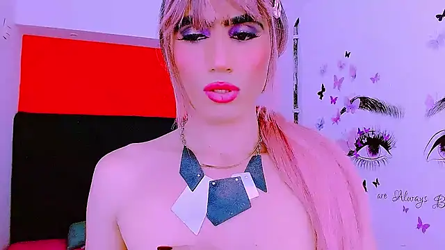 Snapshot of priscilahotker chatting on 02/02/25, 02:06 priscilahotker online show from 02/02/25, 02:06