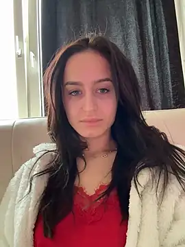 Snapshot of Zeyna1 chatting on 12/19/24, 10:56 Zeyna1 online show from 12/19/24, 10:56