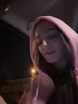 Snapshot of Zeyna1 chatting on 12/23/24, 10:44 Zeyna1 online show from 12/23/24, 10:44