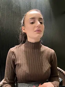 Snapshot of Zeyna1 chatting on 01/04/25, 12:16 Zeyna1 online show from 01/04/25, 12:16