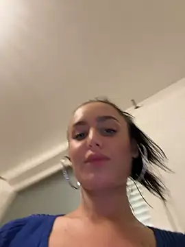 Snapshot of Zeyna1 chatting on 01/15/25, 08:16 Zeyna1 online show from 01/15/25, 08:16