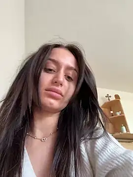 Snapshot of Zeyna1 chatting on 03/04/25, 10:24 Zeyna1 online show from 03/04/25, 10:24