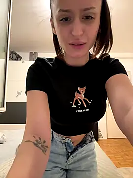 Snapshot of Zeyna1 chatting on 09/22/25, 05:15 Zeyna1 online show from 09/22/25, 05:15