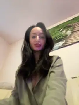 Snapshot of Zeyna1 chatting on 12/14/25, 11:37 Zeyna1 online show from 12/14/25, 11:37