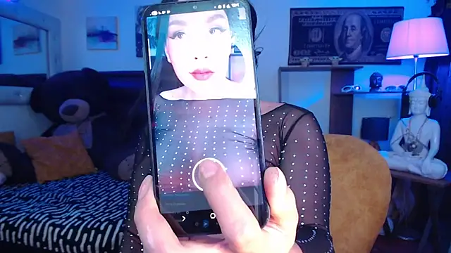 Snapshot of KatGamePlay chatting on 10/01/25, 12:27 KatGamePlay online show from 10/01/25, 12:27