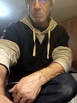 Snapshot of OralDesires2 chatting on 12/17/25, 11:00 OralDesires2 online show from 12/17/25, 11:00