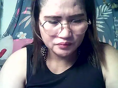 Snapshot of Amazing_Angel22 chatting on 04/15/26, 12:23 Amazing Angel22 online show from 04/15/26, 12:23