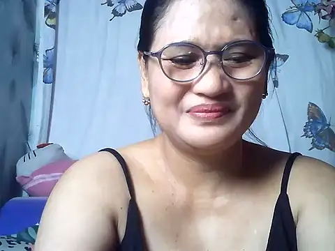 Snapshot of Amazing_Angel22 chatting on 06/21/26, 10:34 Amazing Angel22 online show from 06/21/26, 10:34