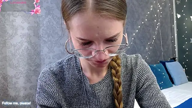 KateJonson online show from 12/15/25, 11:58